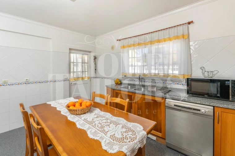 Moradia T4 para Venda em Carvoeira Foto 18