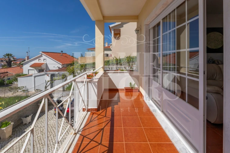 Moradia T4 para Venda em Carvoeira Foto 31