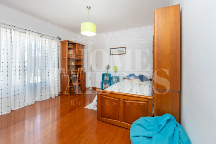 Moradia T4 para Venda em Carvoeira Foto 44