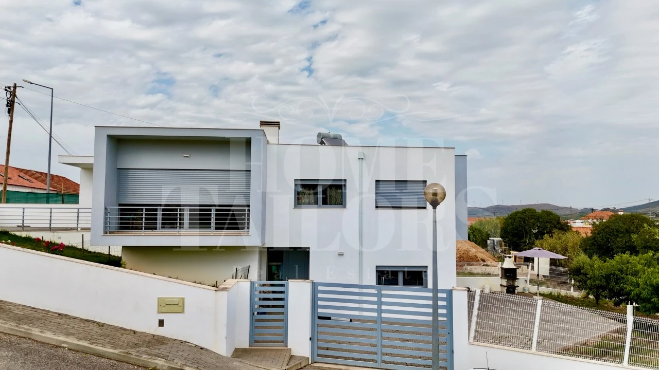 Moradia T3 para Venda em Azueira e Sobral da Abelheira Foto 4