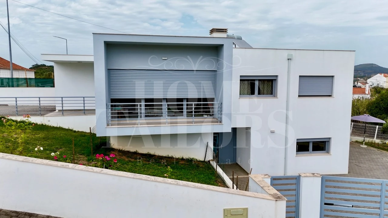 Moradia T3 para Venda em Azueira e Sobral da Abelheira Foto 1