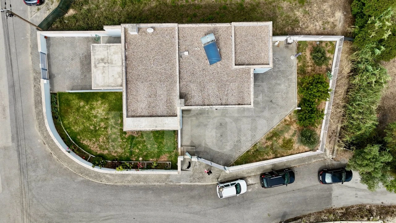 Moradia T3 para Venda em Azueira e Sobral da Abelheira Foto 31