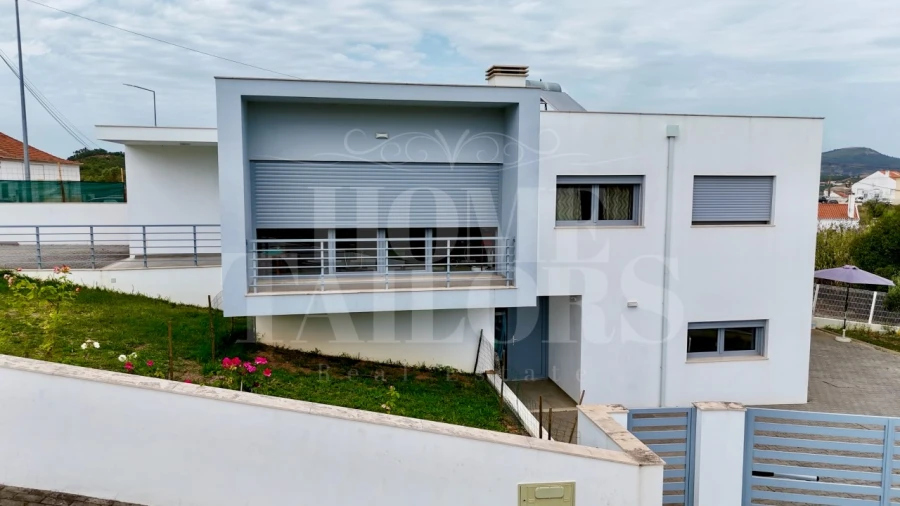 Moradia T3 para Venda em Azueira e Sobral da Abelheira Foto 1