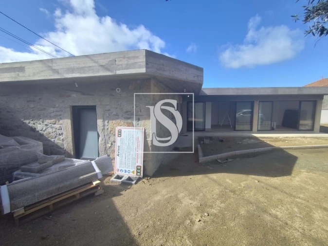 Moradia T2 para Venda em Antas Foto 1