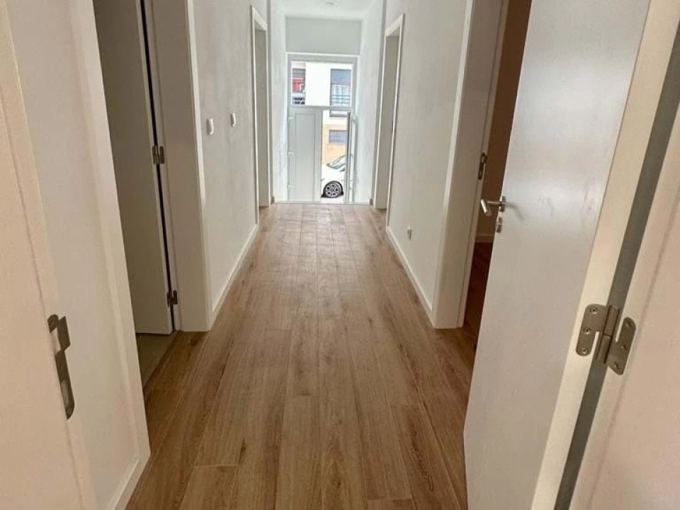 Prédio para Venda em Santa Iria de Azoia, São João da Talha e Bobadela Foto 8