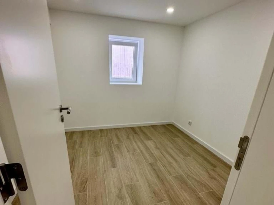 Prédio para Venda em Santa Iria de Azoia, São João da Talha e Bobadela Foto 13