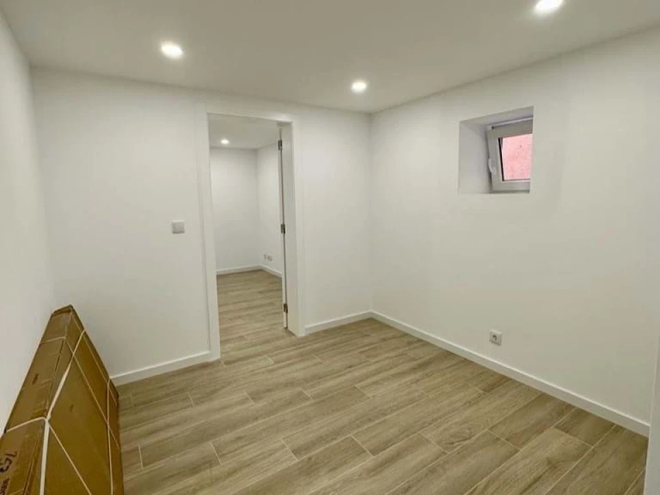 Prédio para Venda em Santa Iria de Azoia, São João da Talha e Bobadela Foto 9