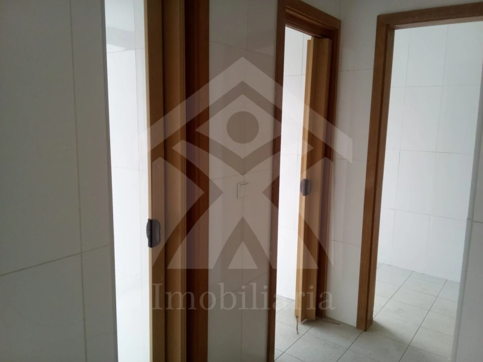 Loja para Venda em Coronado (São Romão e São Mamede) Foto 8