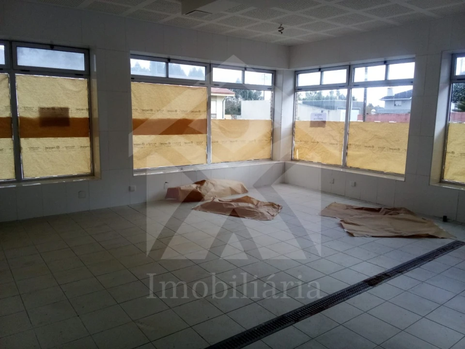 Loja para Venda em Coronado (São Romão e São Mamede) Foto 18