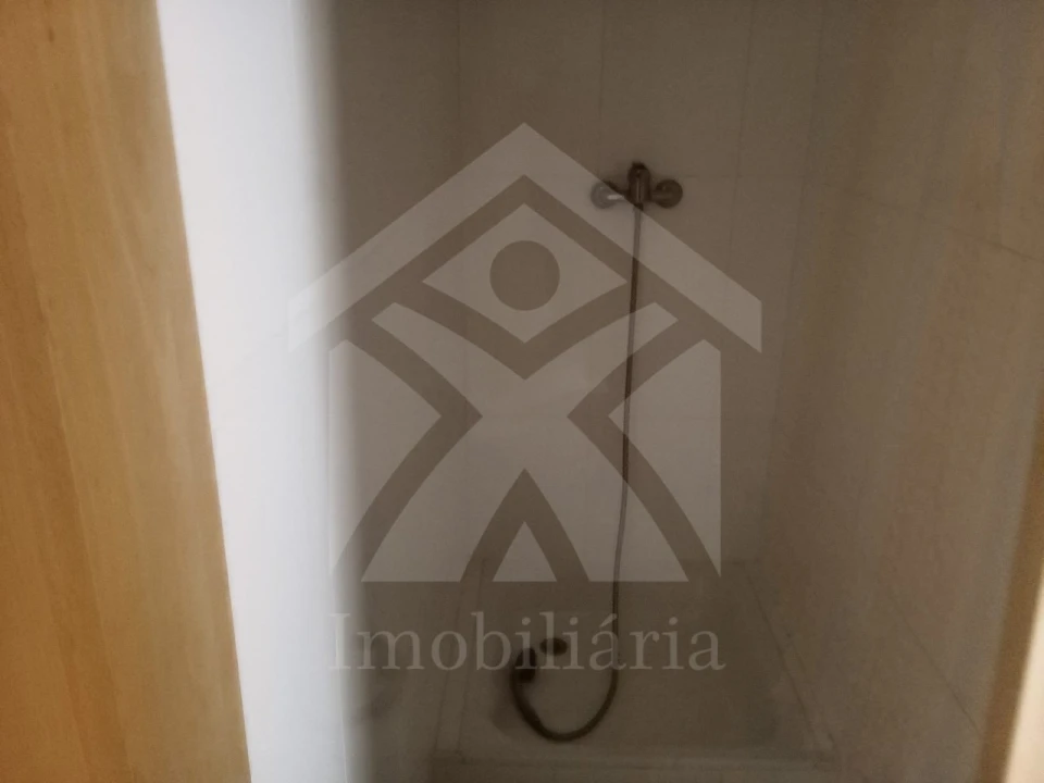 Loja para Arrendamento em Coronado (São Romão e São Mamede) Foto 7