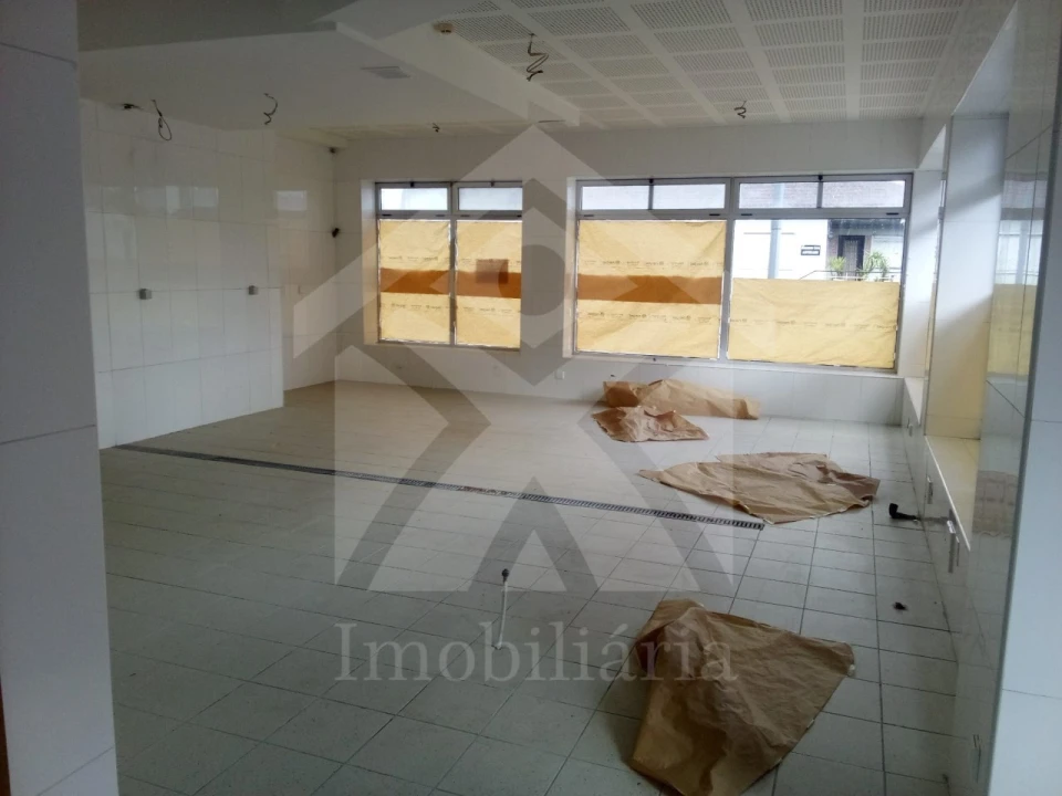 Loja para Arrendamento em Coronado (São Romão e São Mamede) Foto 11