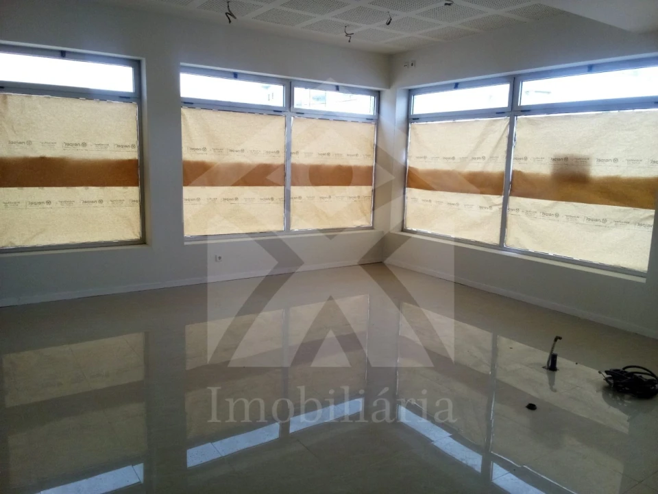 Loja para Arrendamento em Coronado (São Romão e São Mamede) Foto 12