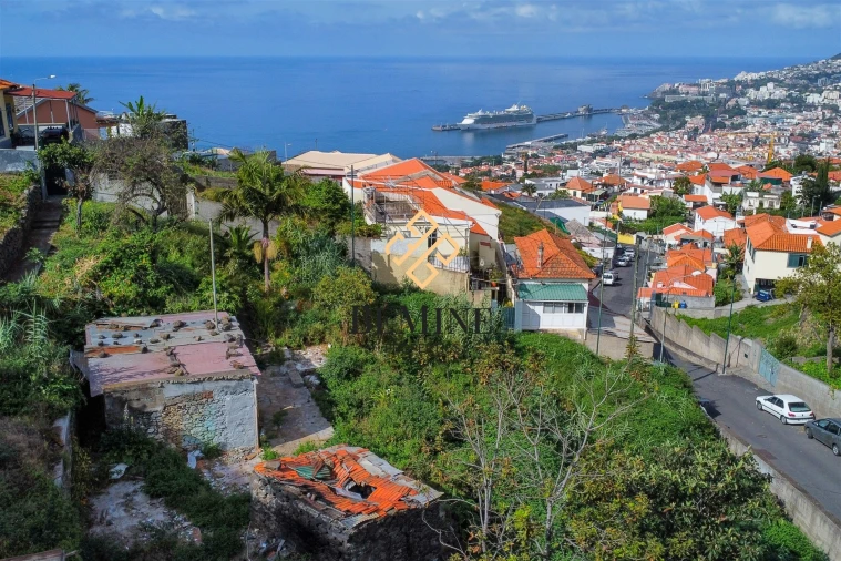 Terreno para Venda em Funchal (Santa Maria Maior)