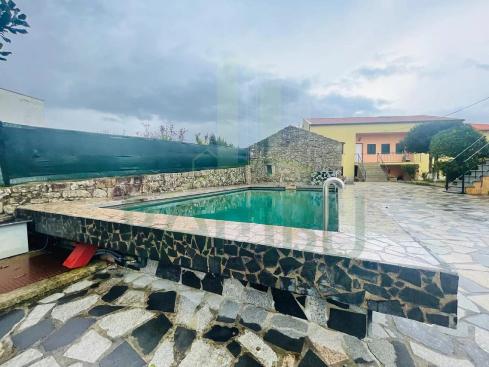 Moradia T7 para Venda em Vilar de Mouros Foto 1