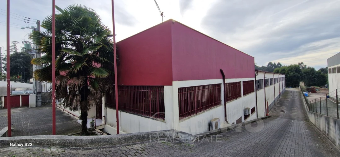 Armazém para Venda em Lourosa