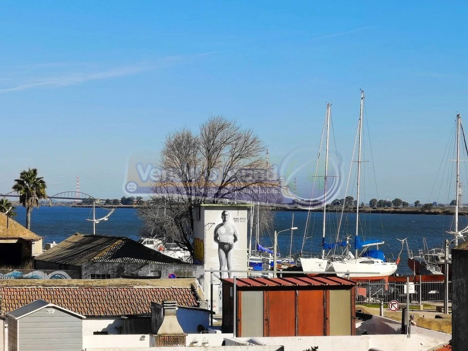 Prédio para Venda em Alhandra, São João dos Montes e Calhandriz Foto 1