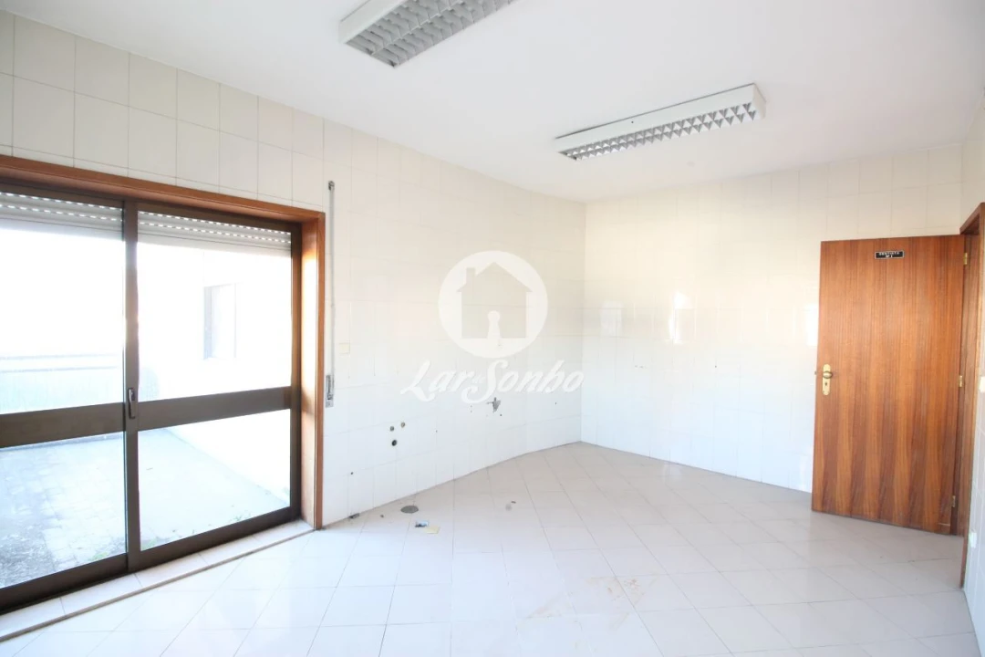 Escritório para Arrendamento em Areias, Sequeirô, Lama e Palmeira Foto 2