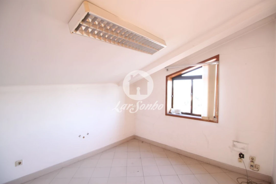 Escritório para Arrendamento em Areias, Sequeirô, Lama e Palmeira Foto 9