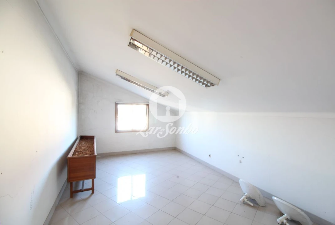 Escritório para Arrendamento em Areias, Sequeirô, Lama e Palmeira Foto 14