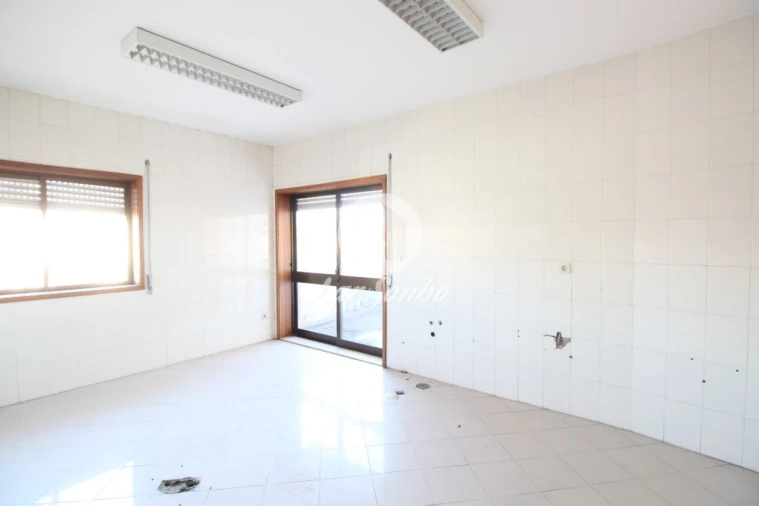 Escritório para Arrendamento em Areias, Sequeirô, Lama e Palmeira Foto 1