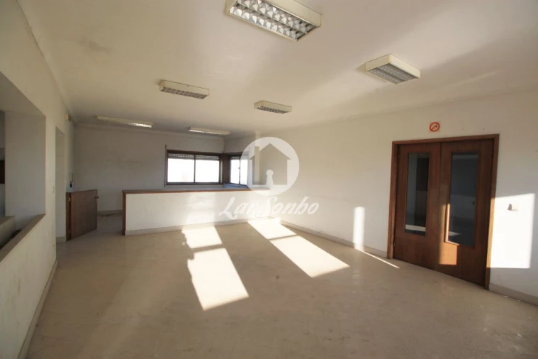 Escritório para Arrendamento em Areias, Sequeirô, Lama e Palmeira Foto 5