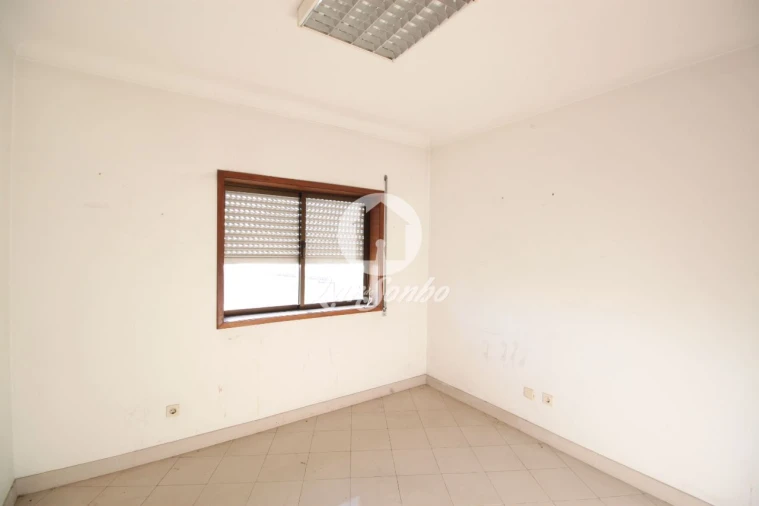 Escritório para Arrendamento em Areias, Sequeirô, Lama e Palmeira Foto 8