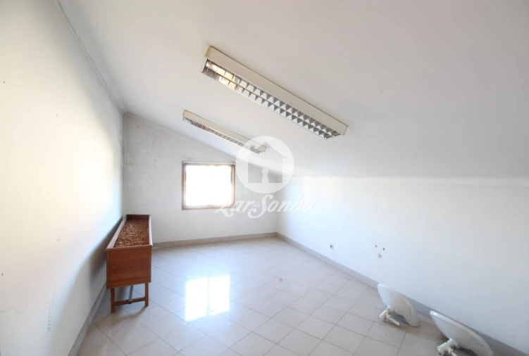 Escritório para Arrendamento em Areias, Sequeirô, Lama e Palmeira Foto 14