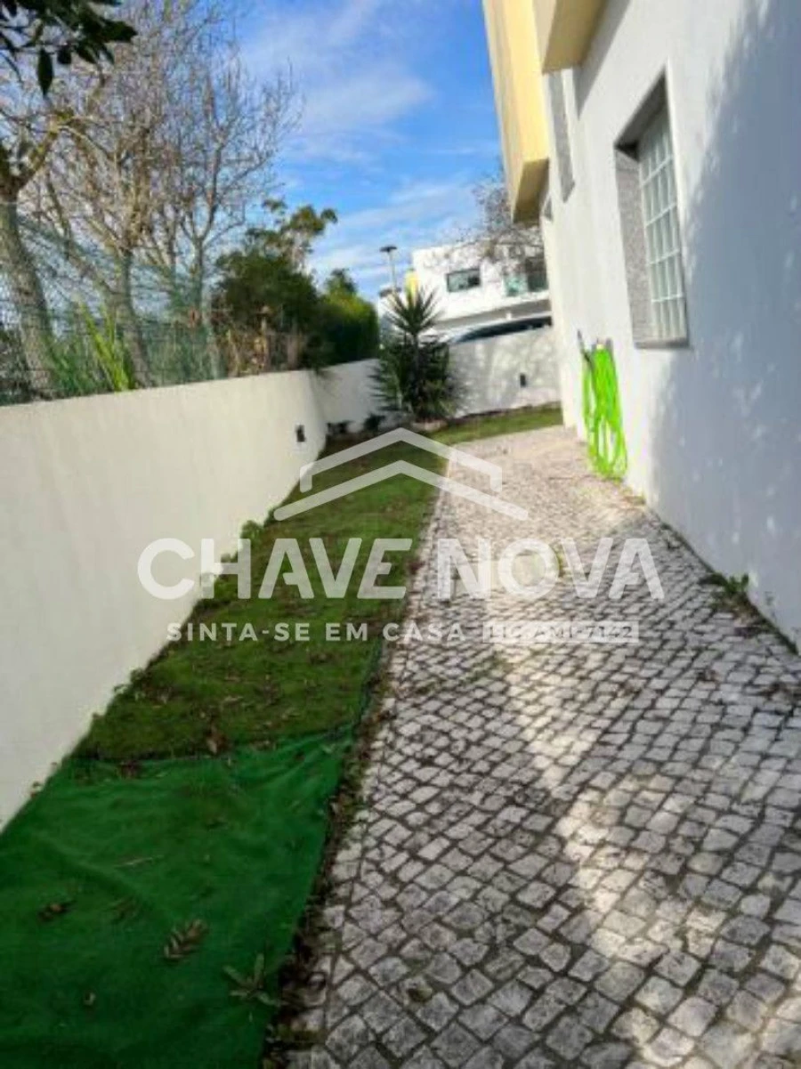 Moradia T4 para Venda em Santo Antonio da Charneca Foto 7