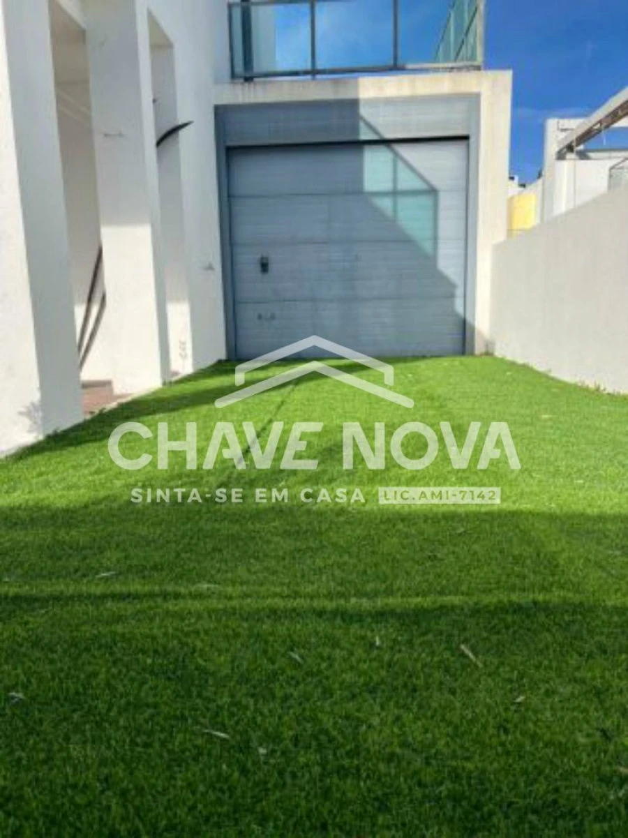 Moradia T4 para Venda em Santo Antonio da Charneca Foto 9