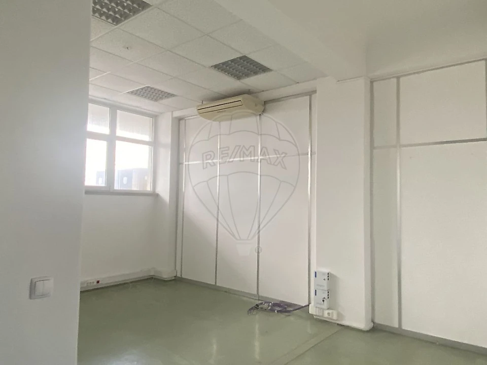 Escritório para Venda em Alvalade Foto 13