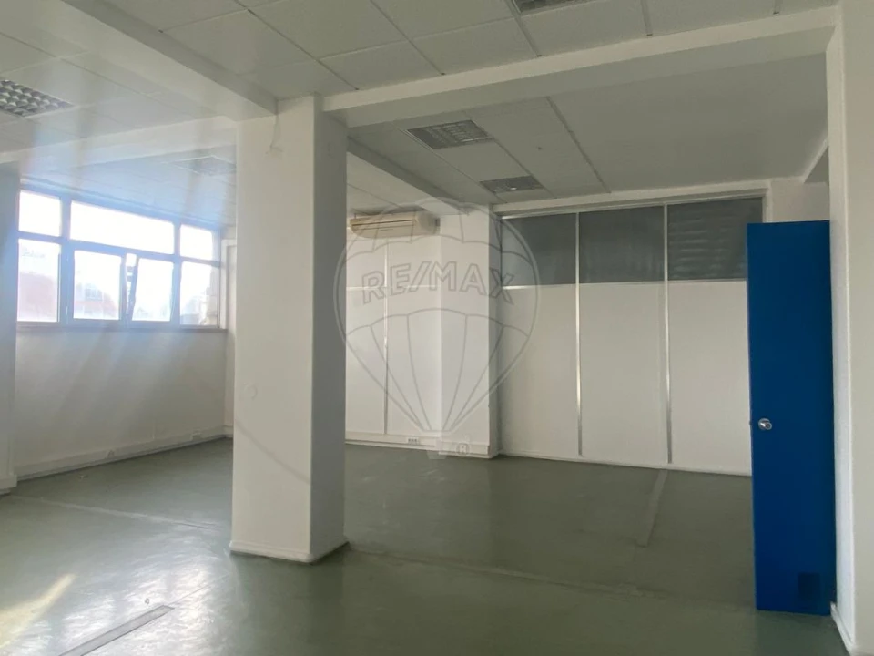 Escritório para Venda em Alvalade Foto 2