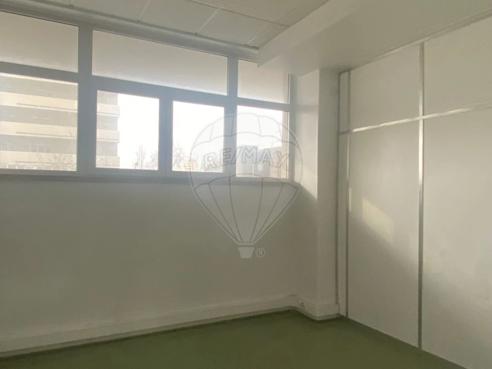 Escritório para Venda em Alvalade Foto 11