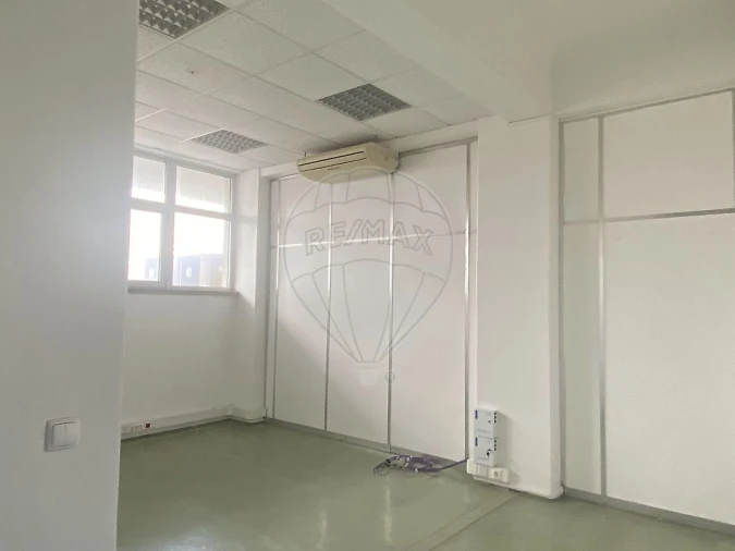 Escritório para Venda em Alvalade Foto 13