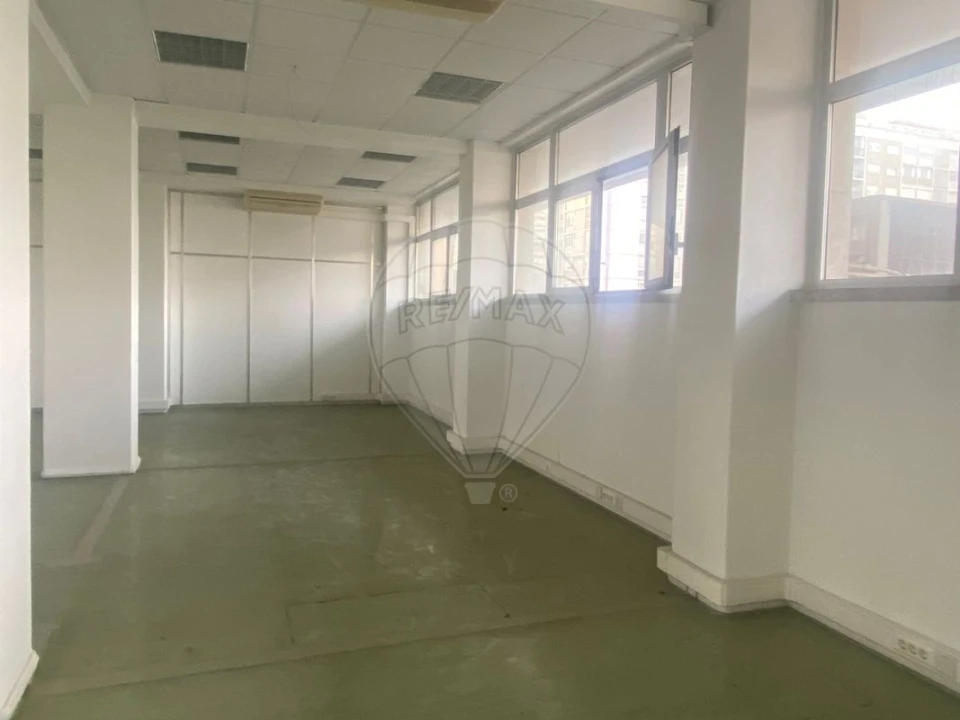 Escritório para Venda em Alvalade Foto 4