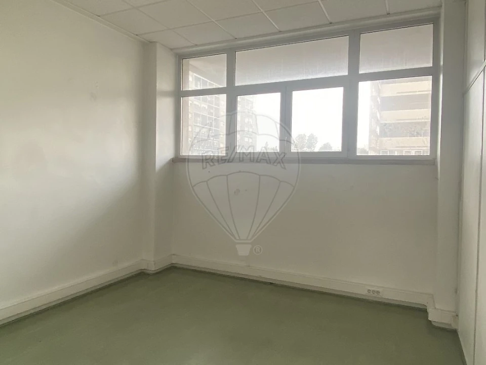 Escritório para Venda em Alvalade Foto 10