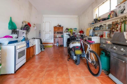 Moradia T4 para Venda em Santa Barbara de Nexe