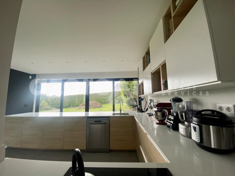 Moradia T2 para Venda em Capelas Foto 4