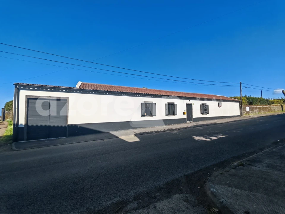 Moradia T2 para Venda em Capelas Foto 3