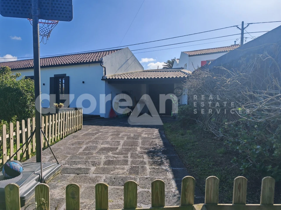 Moradia T2 para Venda em Capelas Foto 5