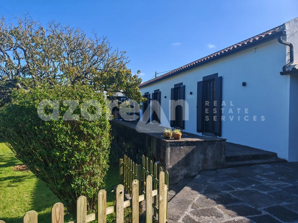 Moradia T2 para Venda em Capelas Foto 7