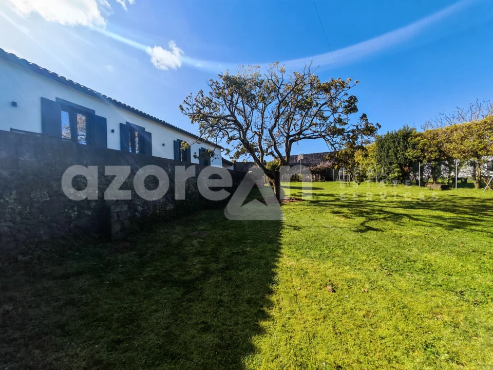 Moradia T2 para Venda em Capelas Foto 8