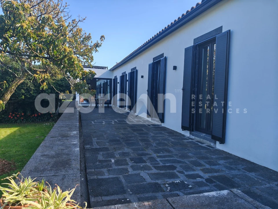 Moradia T2 para Venda em Capelas Foto 10