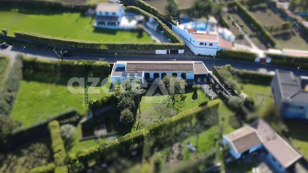 Moradia T2 para Venda em Capelas Foto 1