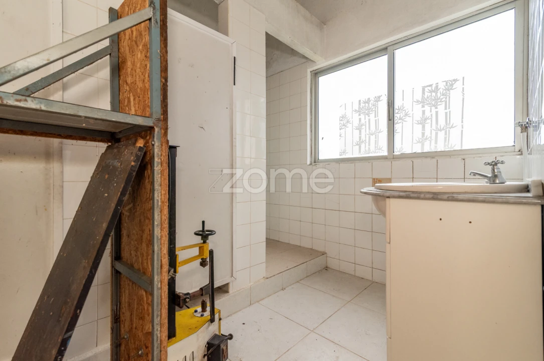 Terreno Comércio / Armazém para Venda em Tavarede Foto 8