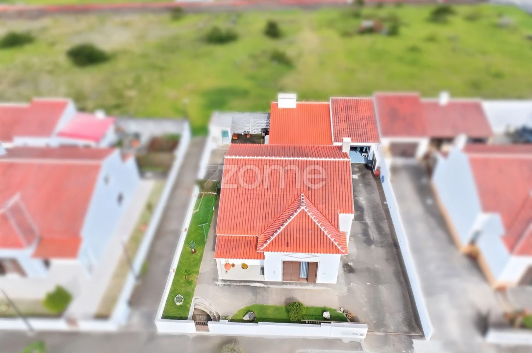 Moradia T4 para Venda em Vila do Porto Foto 14