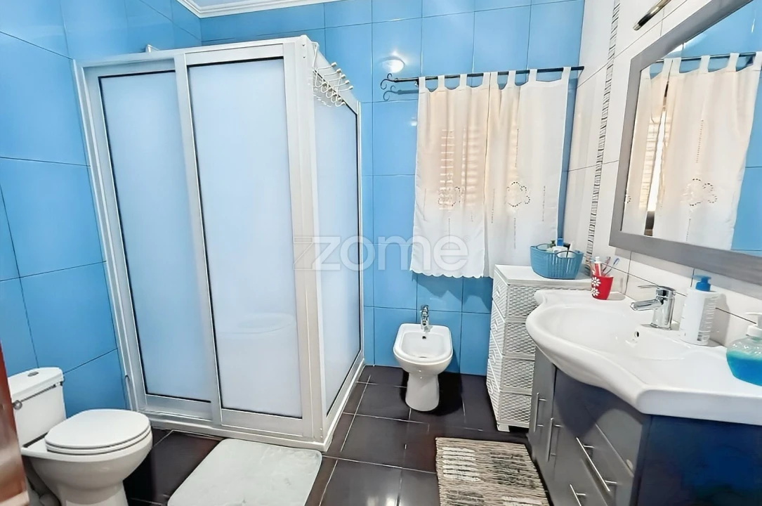 Moradia T4 para Venda em Vila do Porto Foto 10