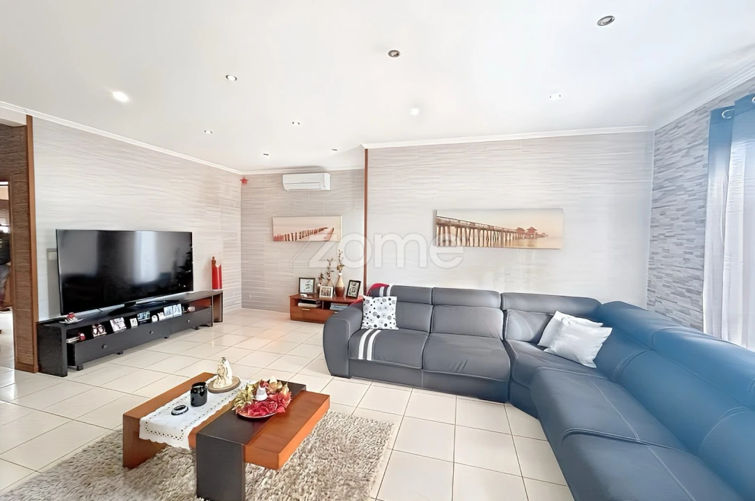 Moradia T4 para Venda em Vila do Porto Foto 8