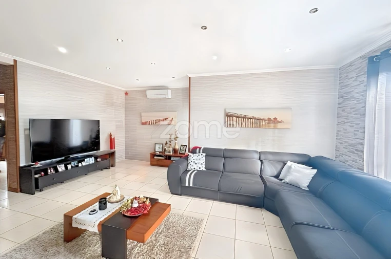 Moradia T4 para Venda em Vila do Porto Foto 8