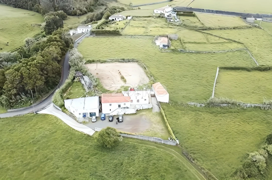 Moradia T8 para Venda em Almagreira Foto 2