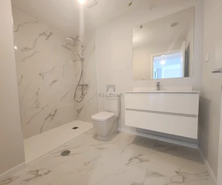 Apartamento T1 para Venda em São Martinho